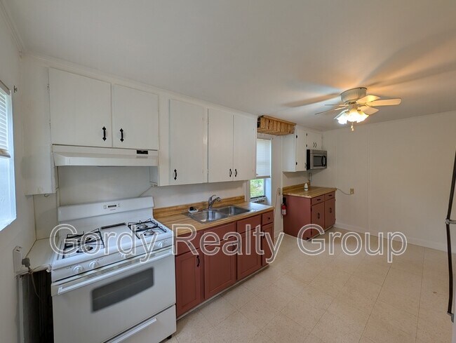 Building Photo - 2955 N Caledonia St