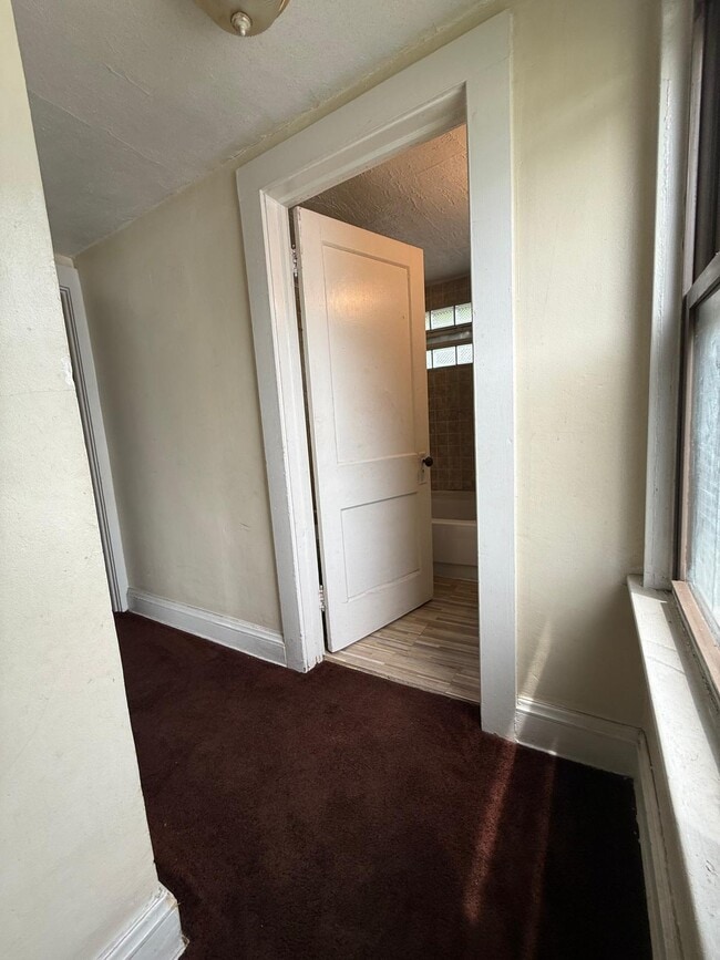 Building Photo - 1485 E 172