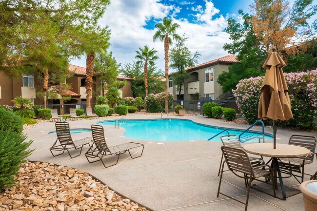 Building Photo - "Chic 1-Bedroom Oasis in Prime Las Vegas Location – 813 Sq. Ft. of Comfort!"
