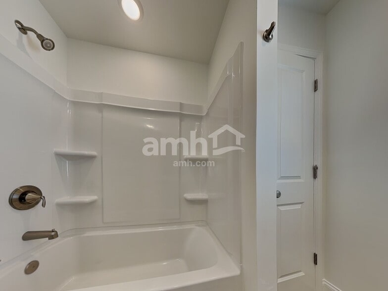 Building Photo - 425 Hickory Pointe Rd