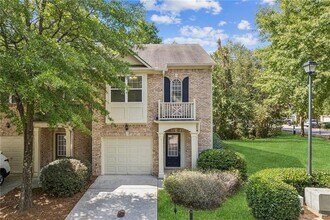 Building Photo - House 3 Beds 3 Bath