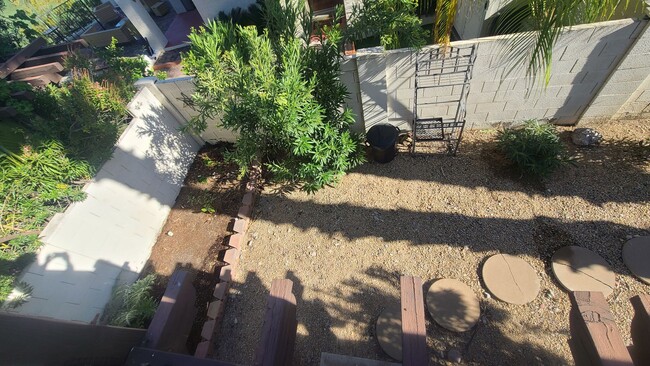 Building Photo - Pointe South Mountain 2-bedroom condo, gat...
