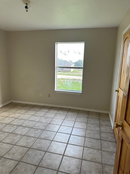 Building Photo - 127 Summer Harvest Dr