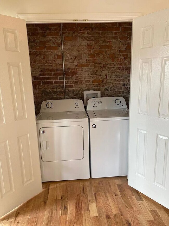 Building Photo - 114 E Harrison St