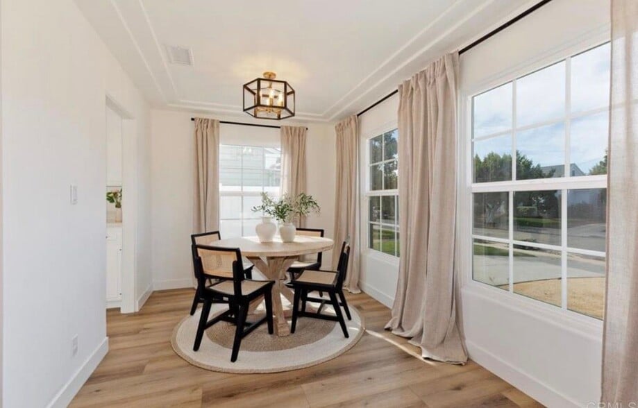 Building Photo - 4657 Lenore Dr