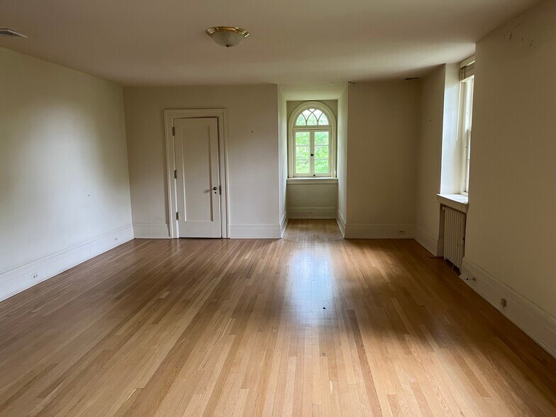 Building Photo - 607 S Trent Ave