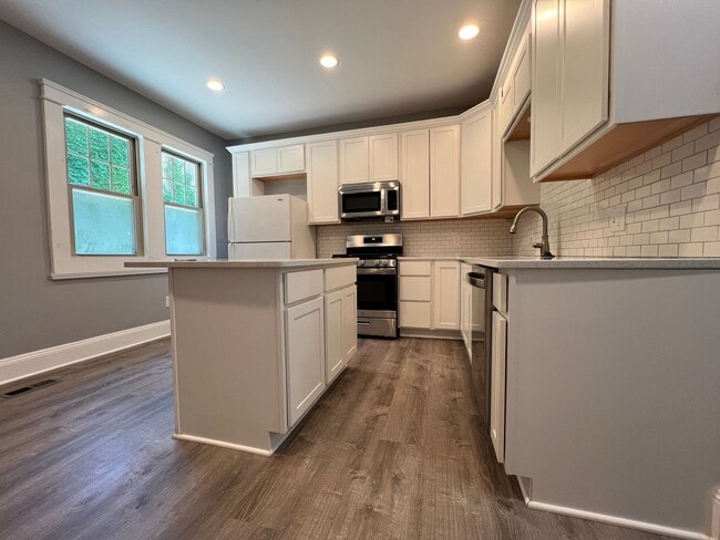 Building Photo - 1441 W 58th St
