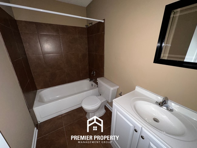 Building Photo - Charming 3BR/2BA Near Germantown | Fireplace & Bay Window Dining