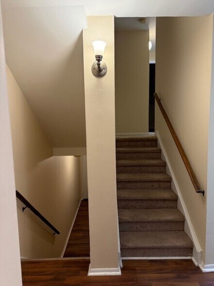 Building Photo - 604 Stony Way
