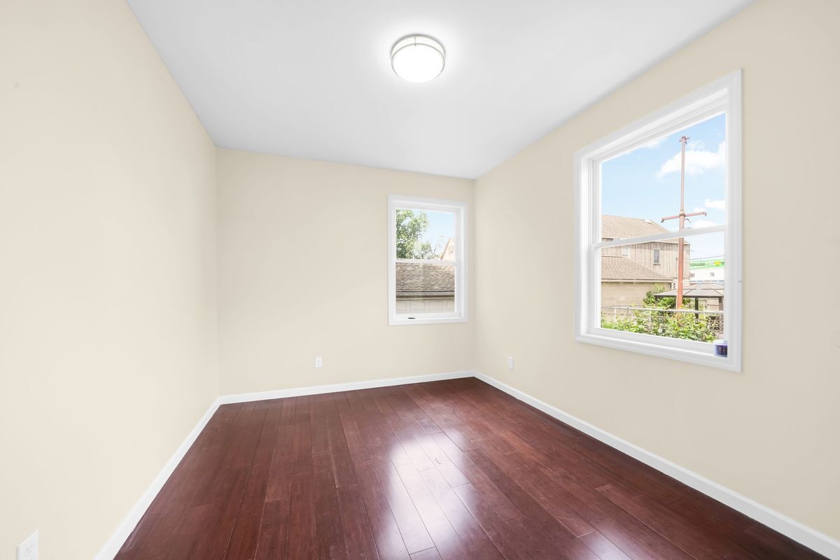 Building Photo - 620 McGillvray Pl
