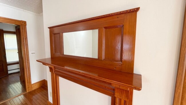 Building Photo - Gorgeous 3BR 1 Bathroom in Leominster