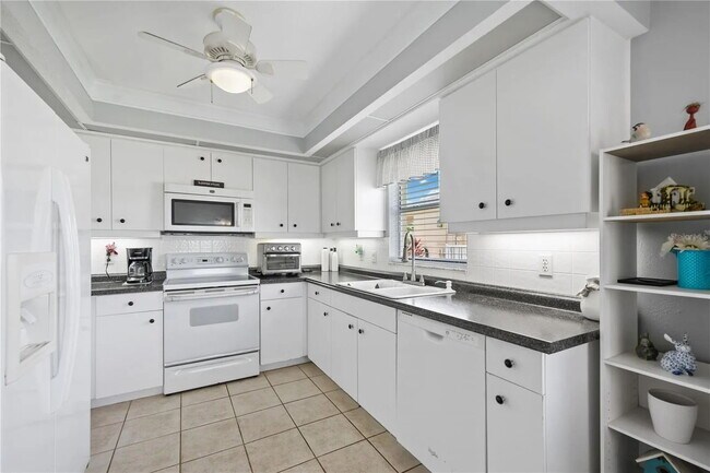 Building Photo - Immaculate Turn Key Furnished 2-Bed Condo ...
