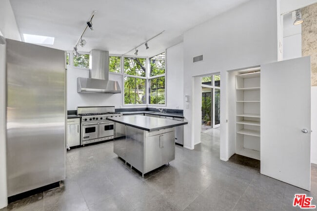 Building Photo - 30611 Las Estrellas Dr
