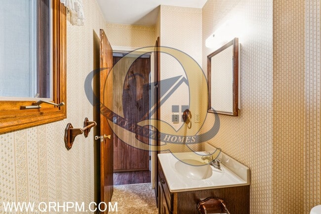 Building Photo - Spacious Ranch with Over 2,200 Finished Sq...