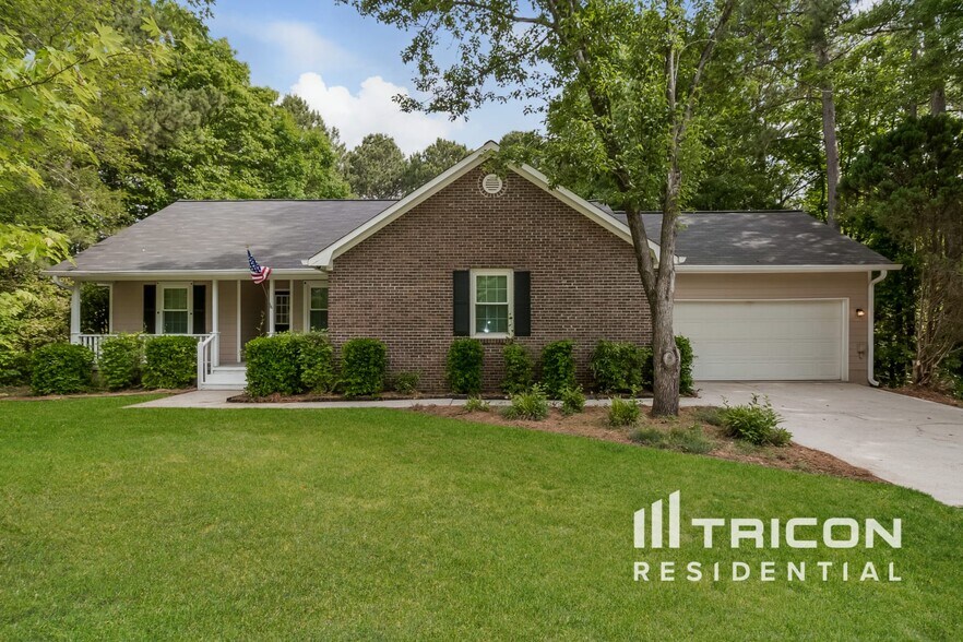 Primary Photo - 105 Peach Pointe Dr