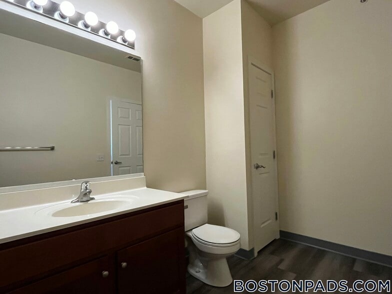 Building Photo - 311 Lowell St