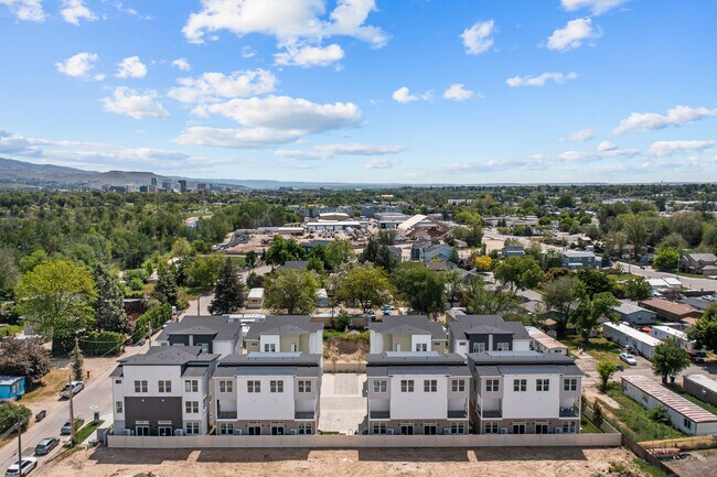 Building Photo - 479 E Violets Cv Ln