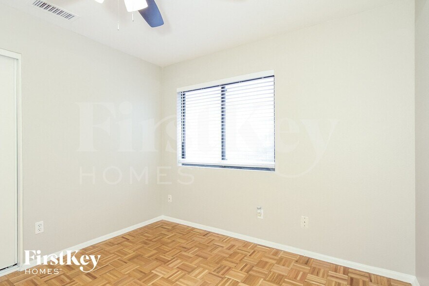 Building Photo - 3132 W Robin Ln