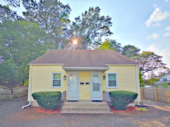 Primary Photo - 8 Howard Ct