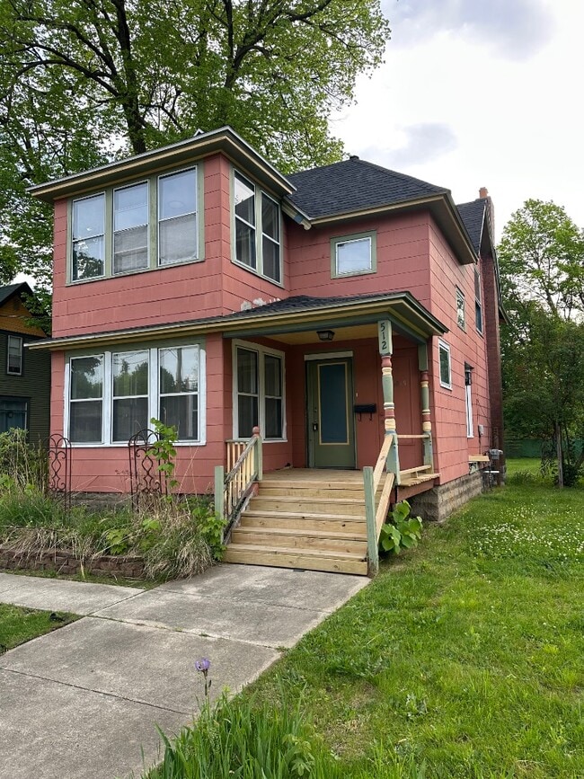 Building Photo - 512 Douglas Ave