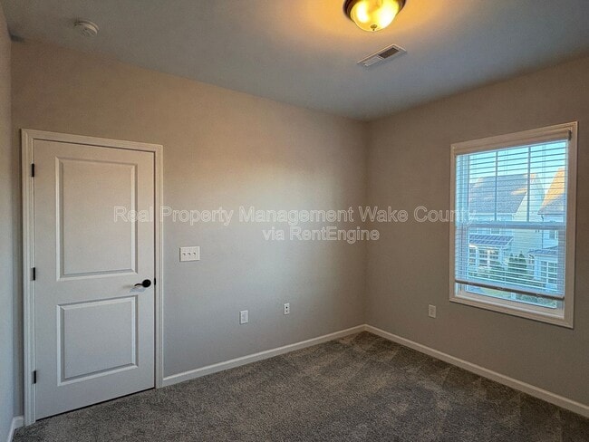 Building Photo - 1664 Highpoint St