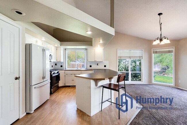 Building Photo - Charming home minutes from Settler's Park