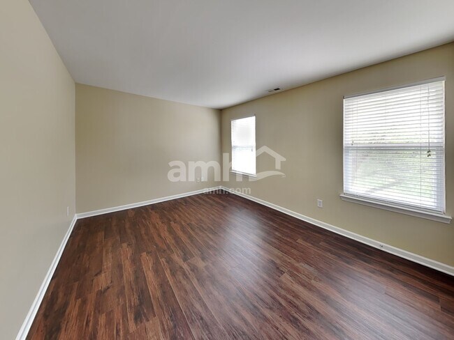 Building Photo - 275 Flanders Dr