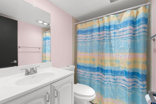 Building Photo - 500 Oaks Ln