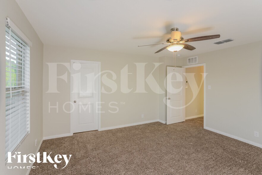 Building Photo - 13403 Summer Light