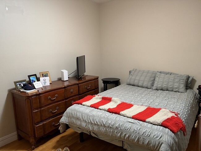 Building Photo - 14 Linwood St