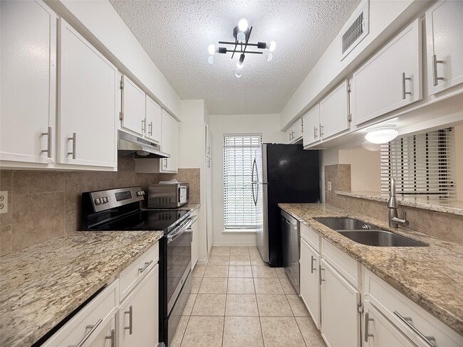 Building Photo - 6701 Sands Point Dr