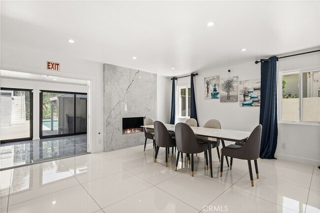 Building Photo - 4630 Cedros Ave