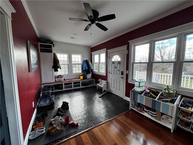 Building Photo - 73 Dye Hill Rd