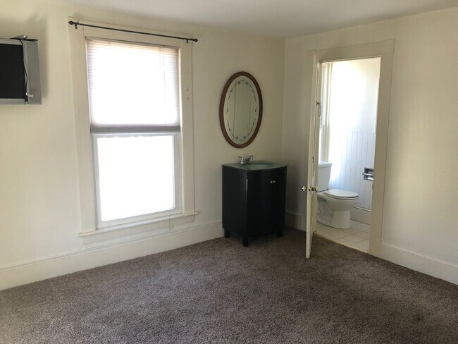 Interior Photo - 21-25 Pierce St.