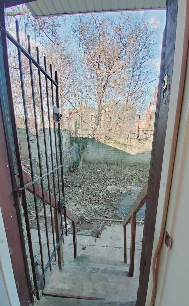 Building Photo - 4131 W Girard Ave