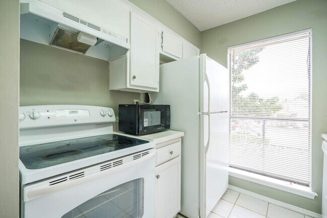 Building Photo - 3742 Thistlemont Dr