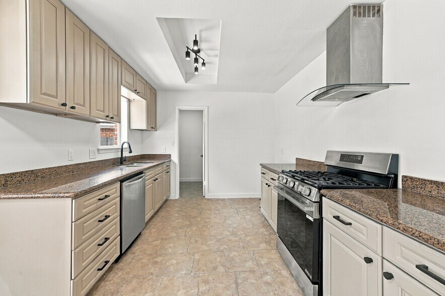 Building Photo - 8339 Carvel Ln