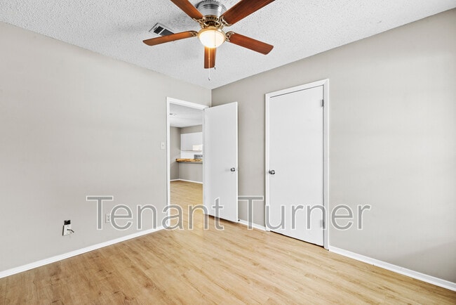 Building Photo - 329 Springdale Cir