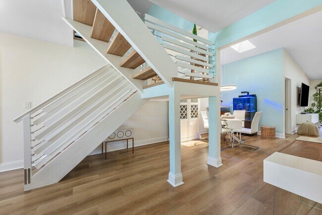 Building Photo - 1048 Raintree Dr