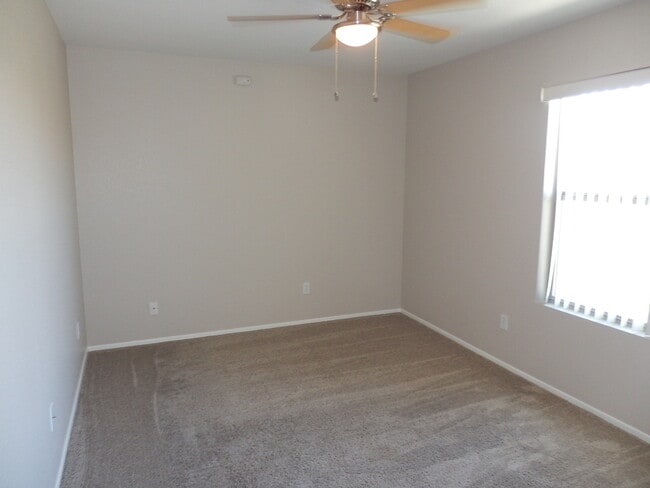 Building Photo - Spacious 2-Story Home with NEW Carpet and ...