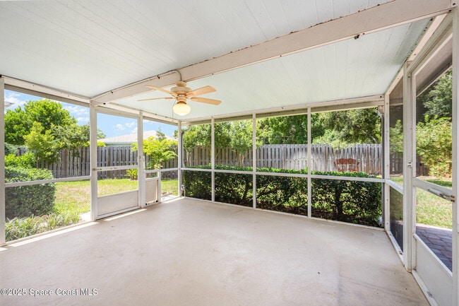 Building Photo - 758 Banyan Dr