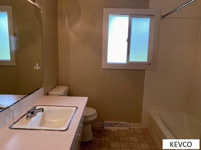 Building Photo - Awesome Four Bedroom Home by CSU Campus!