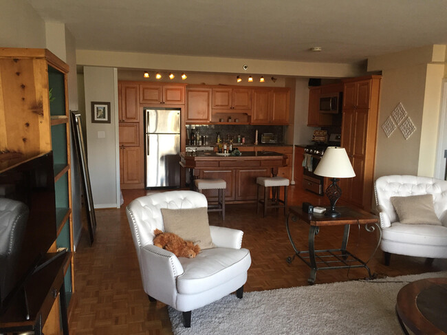 Kitchen w Counter Space & Island - 620 Peachtree St NE