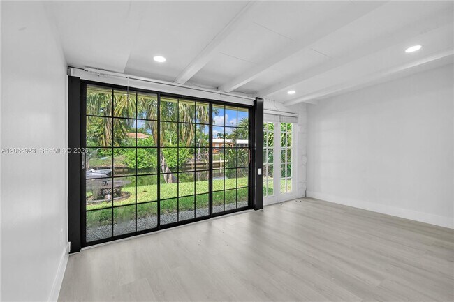 Building Photo - 2555 Nassau Ln