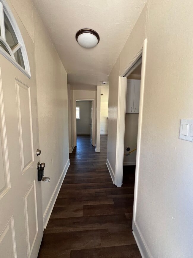 Building Photo - Beautiful 3 Bed and 1.5 Bath Home with 2 Car Garage Rent $2,250.00