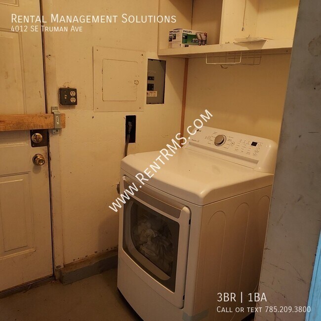 Building Photo - 4012 SE Truman Ave