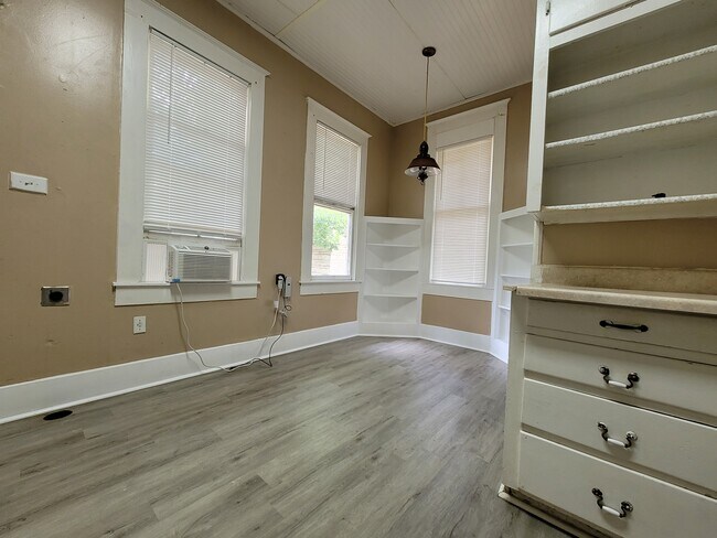 Building Photo - 1709 Avenue C