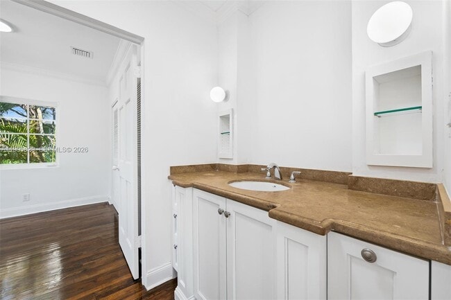 Building Photo - 1545 Meridian Ave