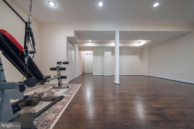 Building Photo - 5725 Walnut Wood Ln