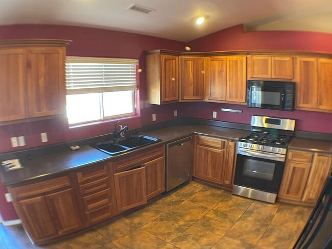 Building Photo - AVAILABLE MAY 6th | Spacious Single-Level Home in Desirable Doney Park